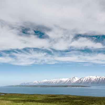 Tr&ouml;llskagi: Sonne &uuml;ber dem Fjord und Hr&iacute;sey
